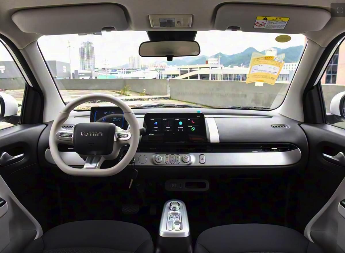 Changan LUMIN Three door 4-seater Two door Pure Electric Vehicle 301KM