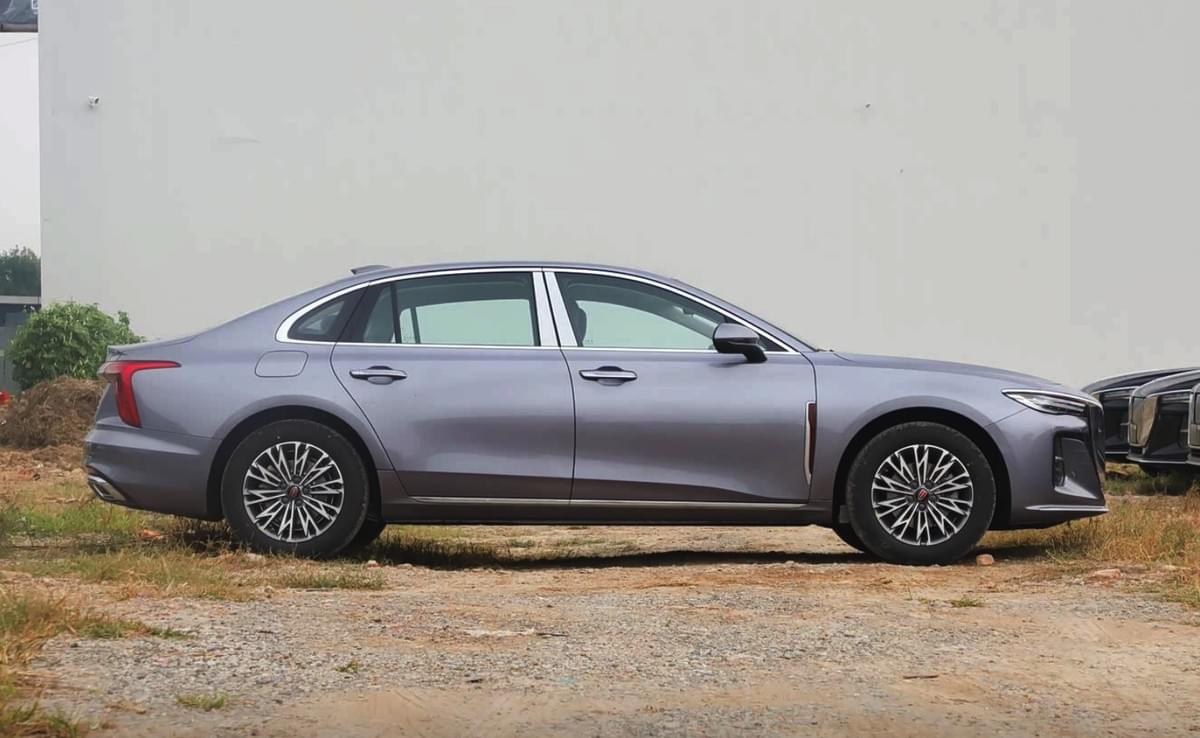 Hong Qi H5 Middle East version European version 2.0T