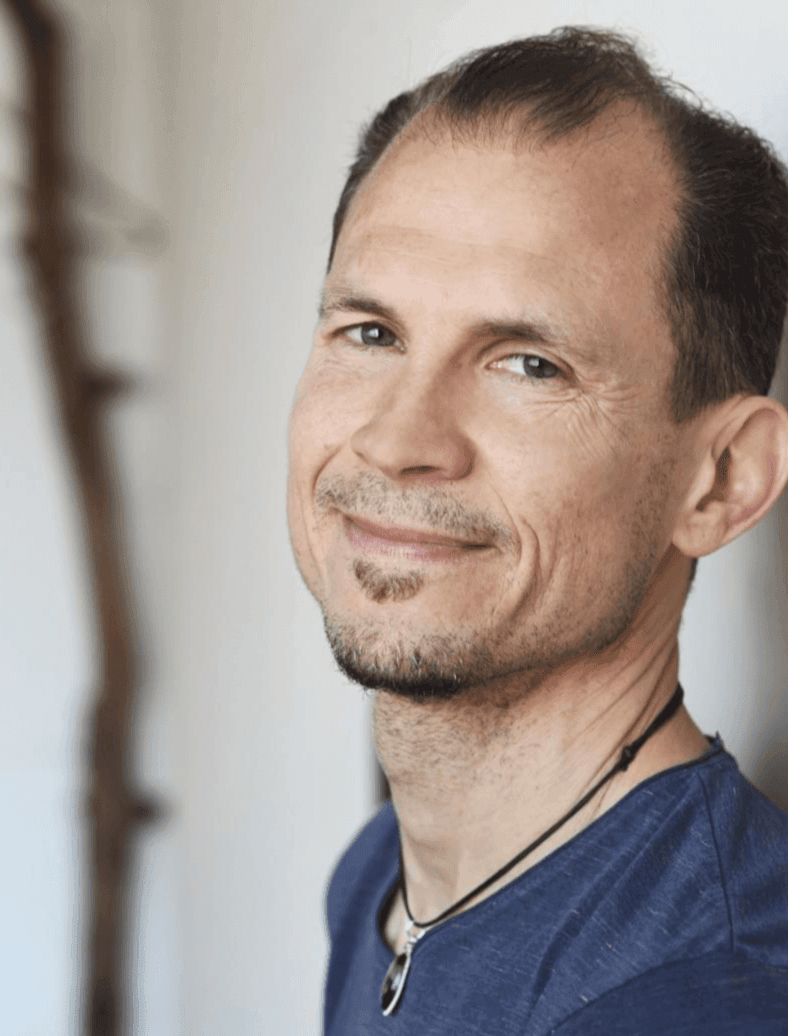 Ich bin Playfight-Faciliator und gebe Playfight-Workshops in Wetzikon. Ich bin Anlieger Kampfspiele und arbeite mit Buben und Männer in jedem Alter.