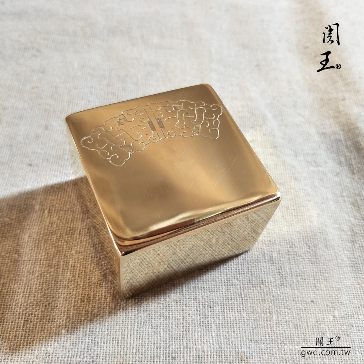 九龍浮雕銅玉旨，劉府千歲九龍玉旨，玉爺千歲玉旨，玉皇大帝玉旨，玉旨訂做，雕刻龍令牌立式，玉旨令，玉旨牌，玉旨匾，雕刻龍令牌，尺三３龍玉旨，大型玉旨訂做，定製金龍玉旨，符令令牌，客製玉旨，玉旨奏板，宮廟令牌訂製，令牌雕刻，道旨，懿旨，佛旨，聖旨訂做