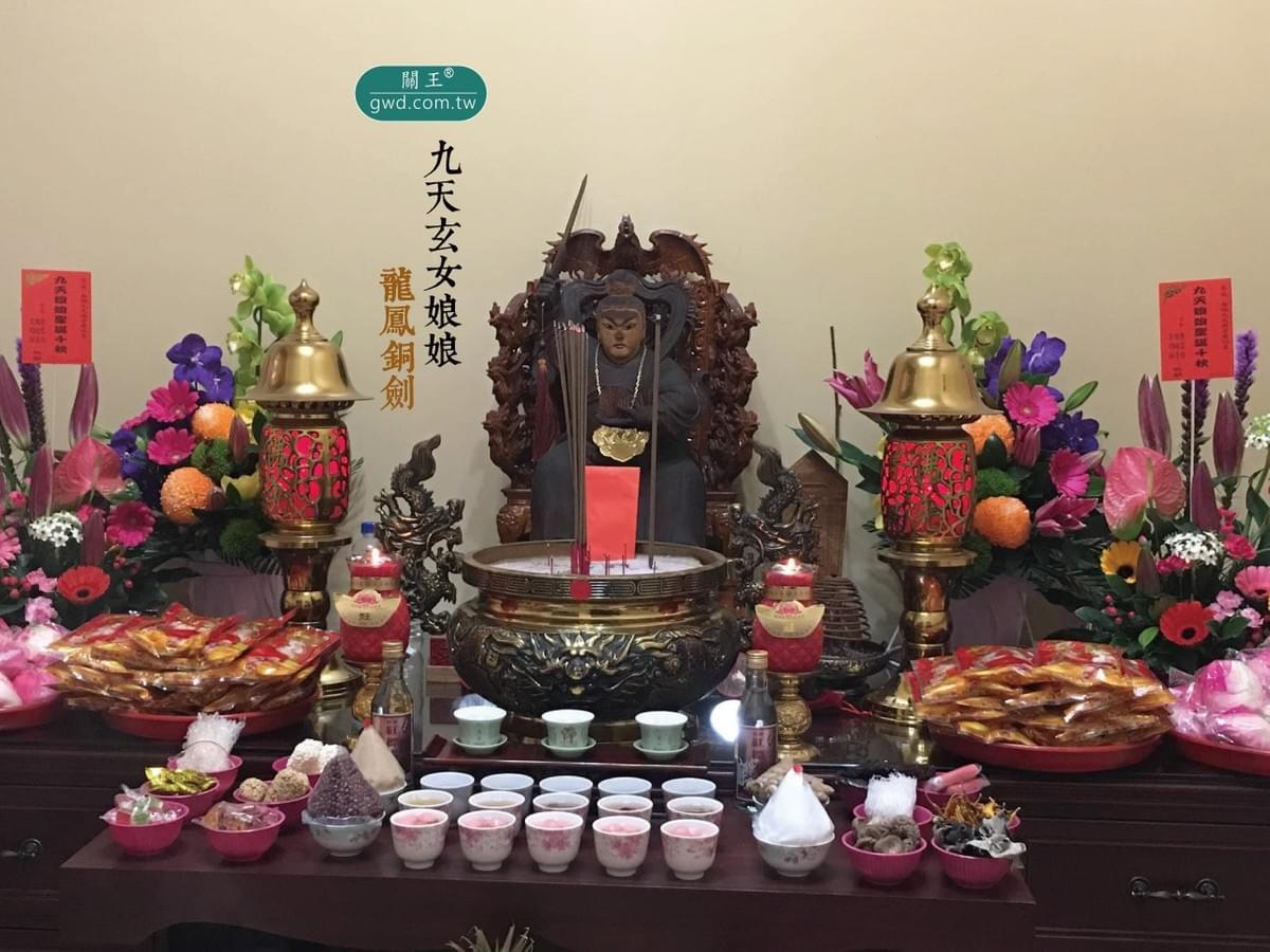 神仙龍鳳銅劍、博物館銅器創作、九天玄女娘娘法器、神像拂塵訂做、古代軟兵器拂塵、王母娘娘拂塵、九天玄女娘娘雙寶劍、手工訂做神明七星劍、神像刀劍、神像雕刻社、尚方寶劍