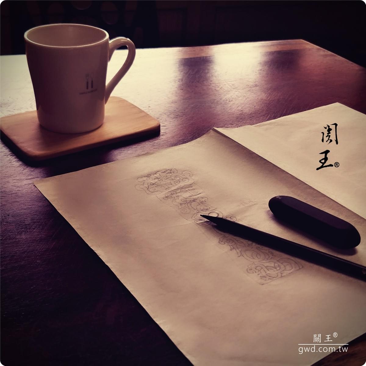 九龍浮雕銅玉旨，劉府千歲九龍玉旨，玉爺千歲玉旨，玉皇大帝玉旨，玉旨訂做，雕刻龍令牌立式，玉旨令，玉旨牌，玉旨匾，雕刻龍令牌，尺三３龍玉旨，大型玉旨訂做，定製金龍玉旨，符令令牌，客製玉旨，玉旨奏板，宮廟令牌訂製，令牌雕刻，道旨，懿旨，佛旨，聖旨訂做