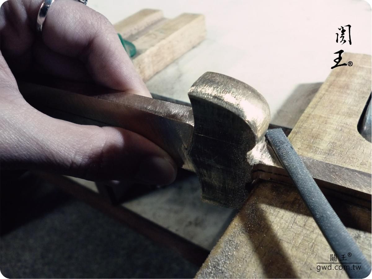 神仙龍鳳銅劍、博物館銅器創作、九天玄女娘娘法器、神像拂塵訂做、古代軟兵器拂塵、王母娘娘拂塵、九天玄女娘娘雙寶劍、手工訂做神明七星劍、神像刀劍、神像雕刻社、尚方寶劍