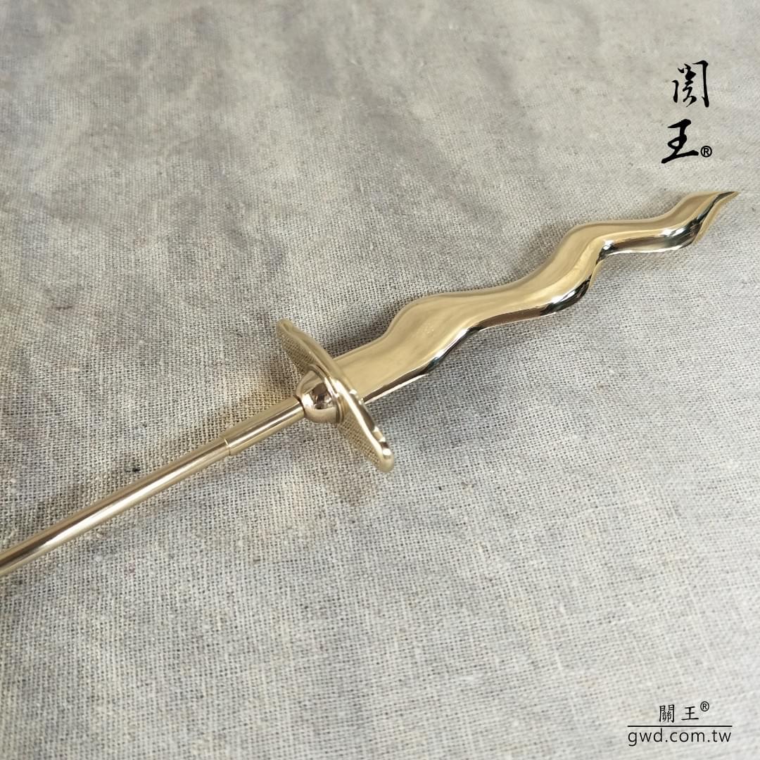 中壇元帥太子爺,火尖槍乾坤圈,台灣手工火尖槍，三太子槍圈,三太子聖誔千秋，神明生日供品，三太子槍圈訂做，神明古兵器,敬天禮器,神明武器,神明兵器,博物館銅器典藏,金銀銅太子槍圈環,台南新營太子宮