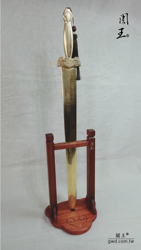 戰國龍紋銅劍浮雕、博物館銅器創作、九天玄女娘娘法器、神像拂塵訂做、古代軟兵器拂塵、王母娘娘拂塵、九天玄女娘娘雙寶劍、手工訂做神明七星劍、神像刀劍、神像雕刻社、神像法器訂做、神明尚方寶劍