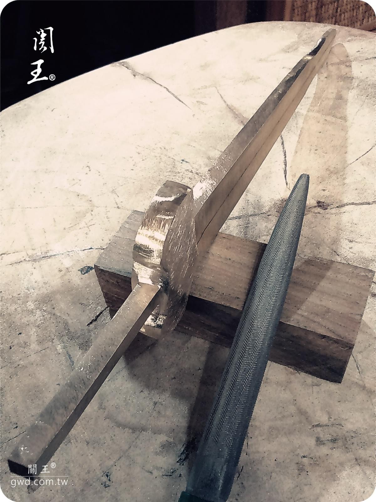 神仙龍鳳銅劍、博物館銅器創作、九天玄女娘娘法器、神像拂塵訂做、古代軟兵器拂塵、王母娘娘拂塵、九天玄女娘娘雙寶劍、手工訂做神明七星劍、神像刀劍、神像雕刻社、尚方寶劍