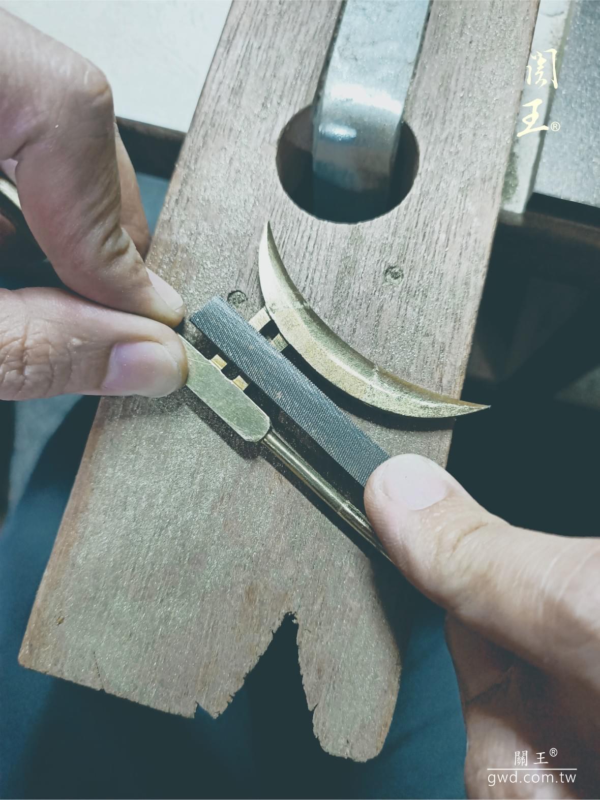 博物館銅器訂做,金吒木吒哪吒太子爺手工兵器,二元帥護手金銅鈎,中壇元帥太子爺,火尖槍乾坤圈,台灣手工火尖槍，護手吳鈎刀劍,三太子槍圈,三太子聖誔千秋，神明生日供品，三太子槍圈訂做，神明古兵器,敬天禮器,神明武器,神明兵器,博物館銅器典藏,金銀銅太子槍圈環，古兵器雙鈎,木吒太子神像雕刻，八吋六吳鈎法器，木吒二太子法器，神明法器訂做，木吒太子吳鈎戟槍