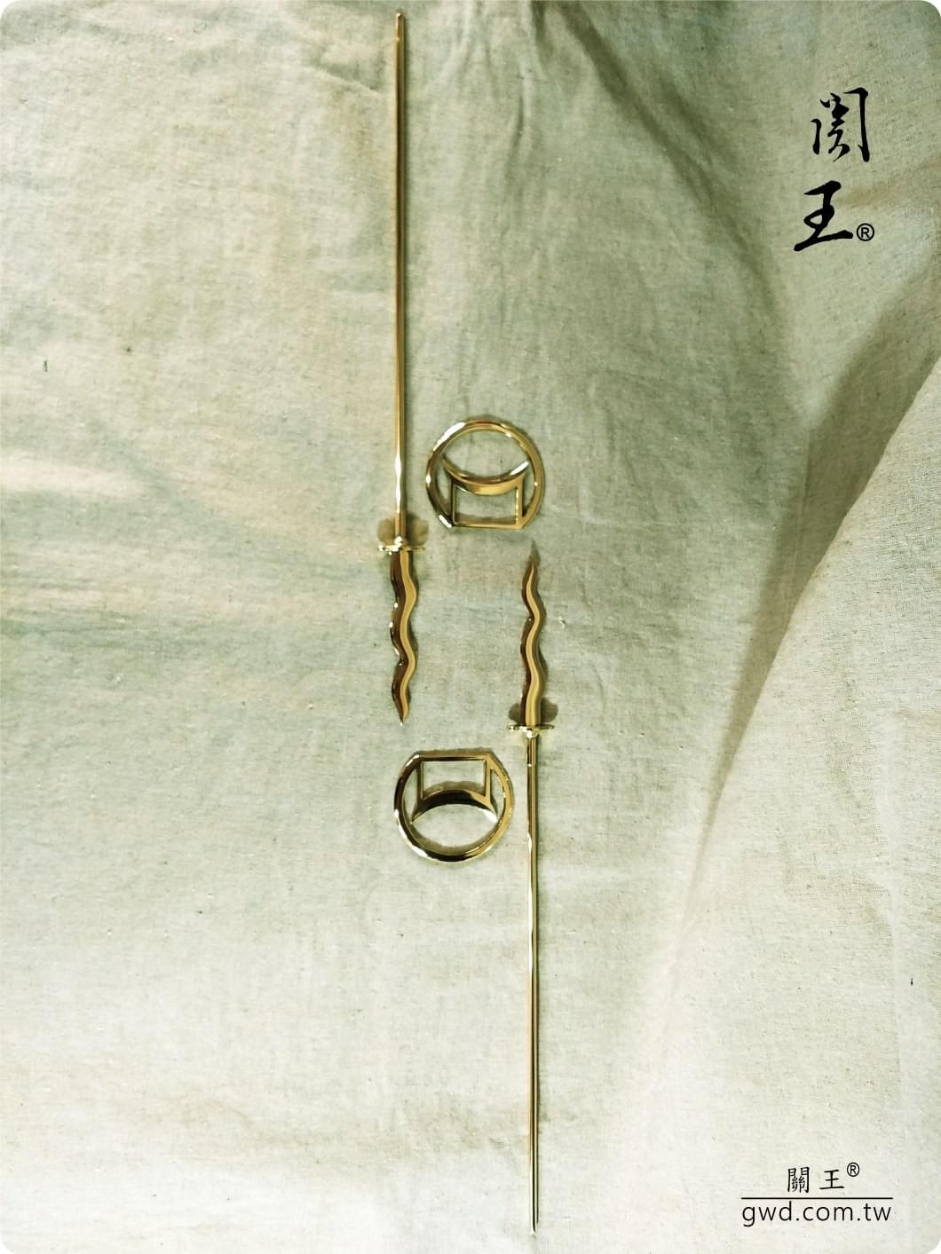 博物館銅器典藏,中壇元帥太子爺,火尖槍乾坤圈,台灣手工火尖槍，三太子槍圈,三太子聖誔千秋，神明生日供品，三太子槍圈訂做，神明古兵器,敬天禮器,神明武器,神明兵器,一尺三六太子神像雕刻,一尺三六太子神像雕刻，一尺三六木吒元帥太子兵武器