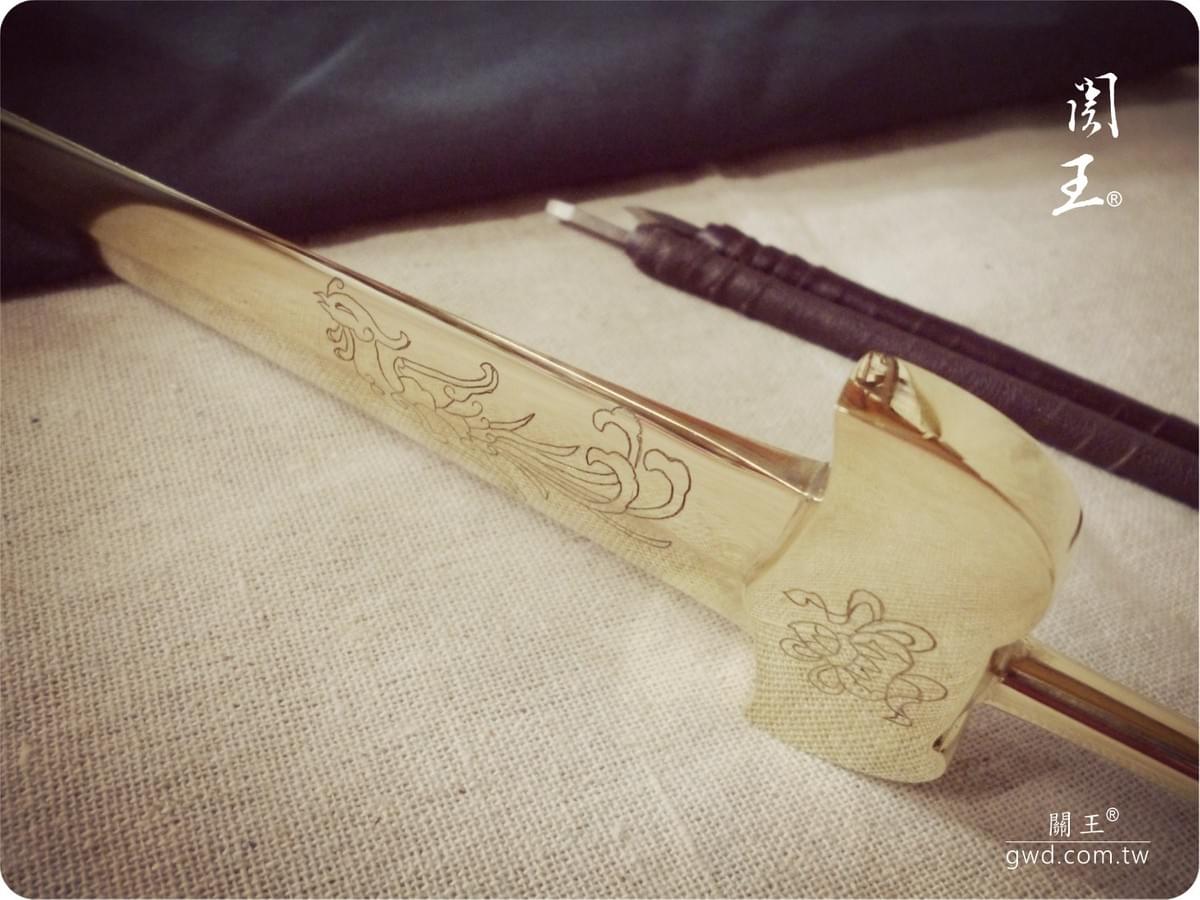 神仙龍鳳銅劍、博物館銅器創作、九天玄女娘娘法器、神像拂塵訂做、古代軟兵器拂塵、王母娘娘拂塵、九天玄女娘娘雙寶劍、手工訂做神明七星劍、神像刀劍、神像雕刻社、尚方寶劍