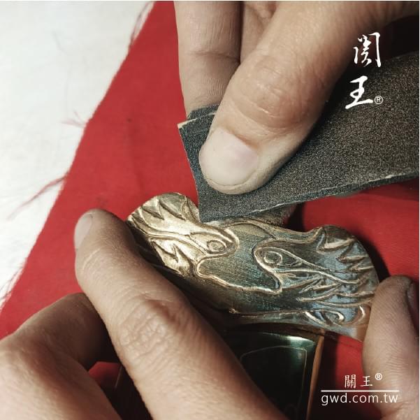 戰國龍紋銅劍浮雕、博物館銅器創作、九天玄女娘娘法器、神像拂塵訂做、古代軟兵器拂塵、王母娘娘拂塵、九天玄女娘娘雙寶劍、手工訂做神明七星劍、神像刀劍、神像雕刻社、神像法器訂做、神明尚方寶劍