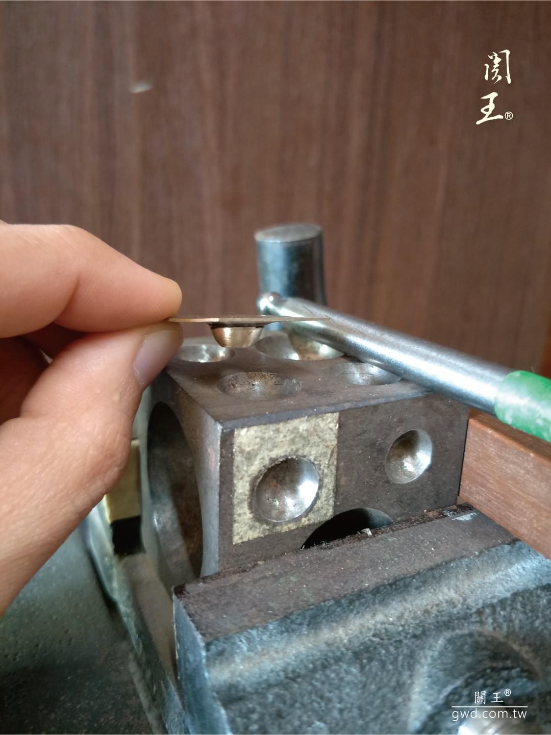 中壇元帥太子爺,火尖槍乾坤圈,台灣手工火尖槍，三太子槍圈,三太子聖誔千秋，神明生日供品，三太子槍圈訂做，神明古兵器,敬天禮器,神明武器,神明兵器,博物館銅器典藏,金銀銅太子槍圈環,台南新營太子宮