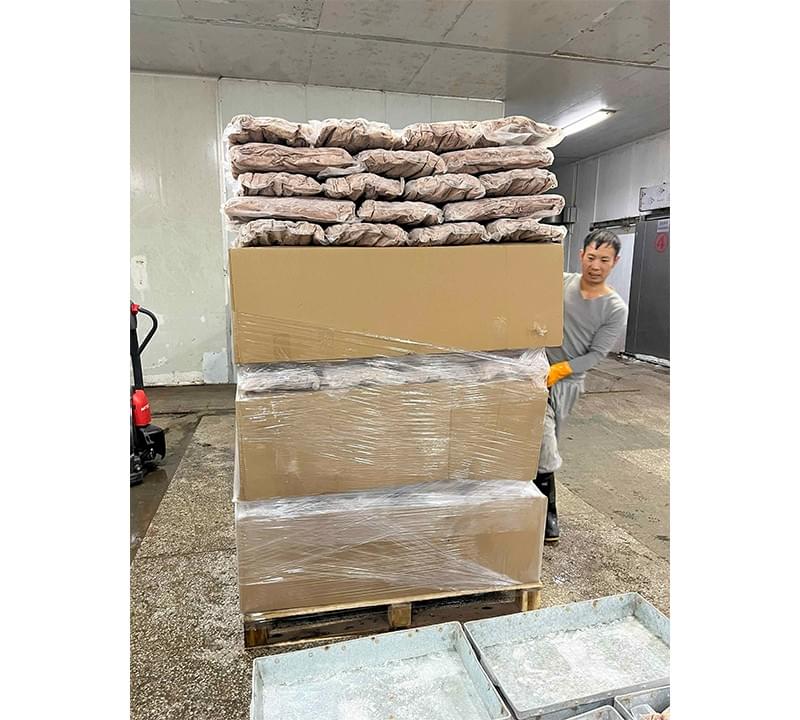 Our custom tuna canning services allow you to create your own brand of canned tuna, tailored to your specifications and packaging preferences. Custom Tuna Canning Services What We Do 我们是金枪鱼冻煮鱼柳供应商
同时给客户提供金枪鱼罐头代加工服务