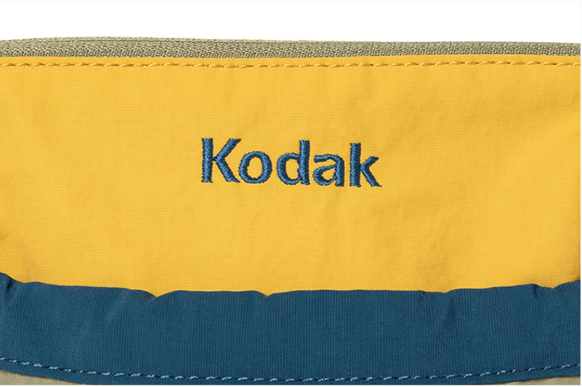 KODAK 輕盈細繩迷你斜背包 卡其色