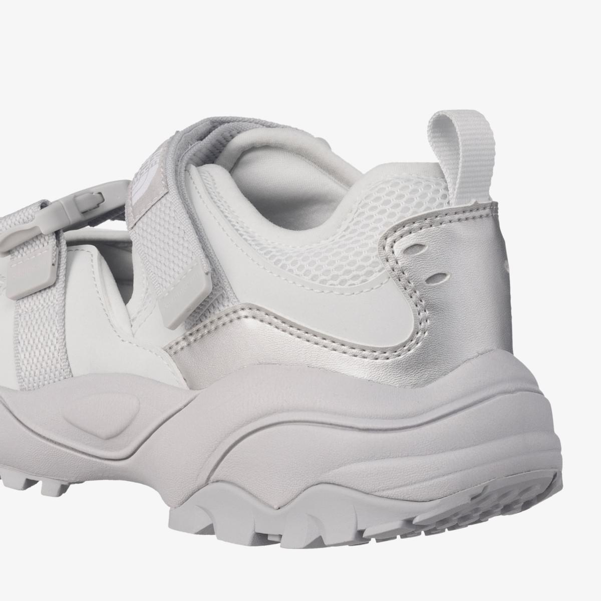 THE NORTH SNEAKER SANDAL 銀色