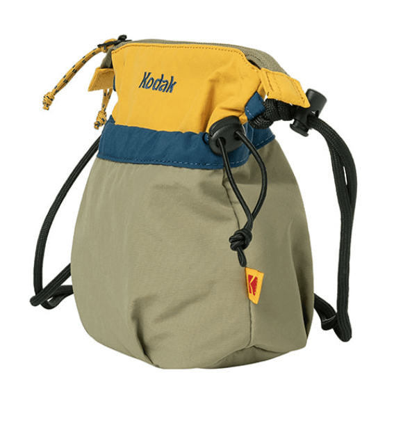 KODAK 輕盈細繩迷你斜背包 卡其色