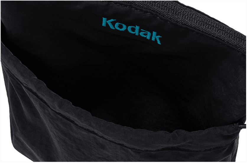 KODAK 輕盈細繩迷你斜背包 黑色