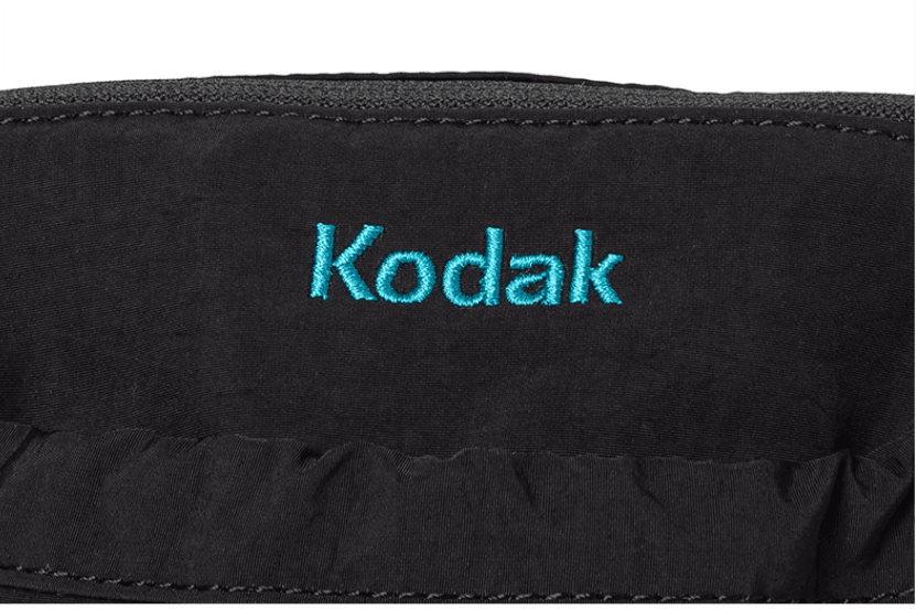 KODAK 輕盈細繩迷你斜背包 黑色
