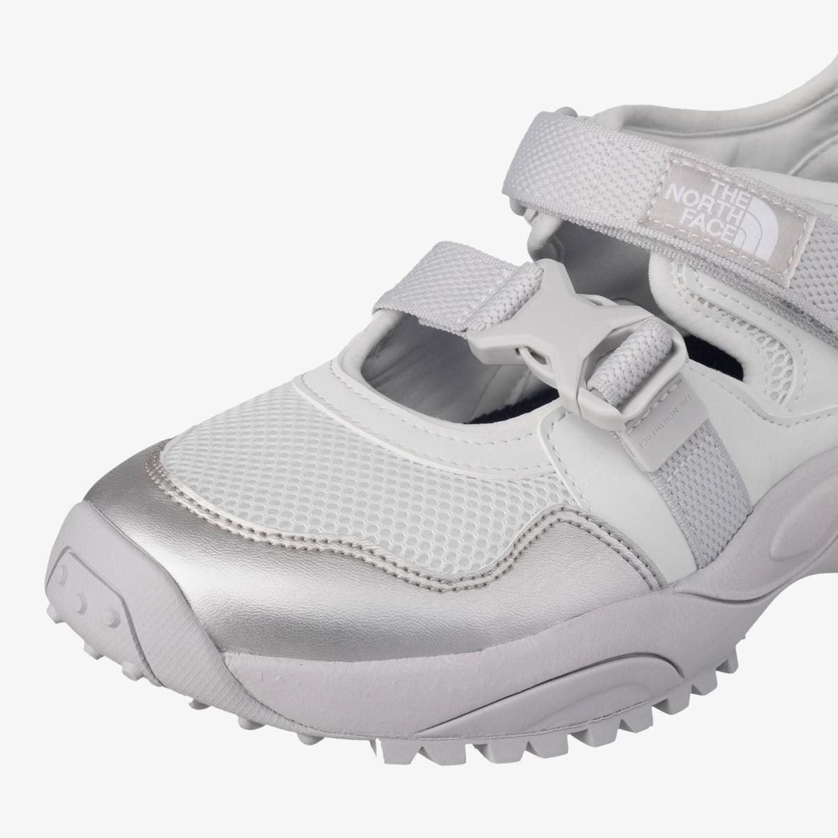 THE NORTH SNEAKER SANDAL 銀色