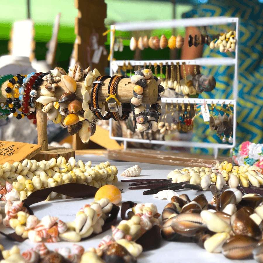 We capture key moments of your activity to create attractive visual content. Photography and Videography Our Mission I take care of the web presence of companies and associations, by creating a website for them. I take photos and videos of their activity, then I edit them to publish on social networks (Facebook and Instagram), and I write the posts in French and Tahitian.