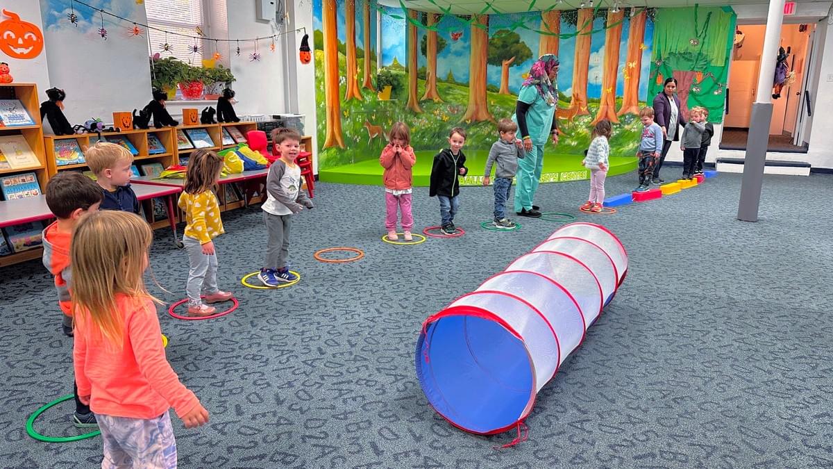 Preschoolers performing on stage during a colorful gym class activity at Ballston Children’s Center in Arlington, VA. Preschoolers performing on stage during a colorful gym class activity at Ballston Children’s Center in Arlington, VA.