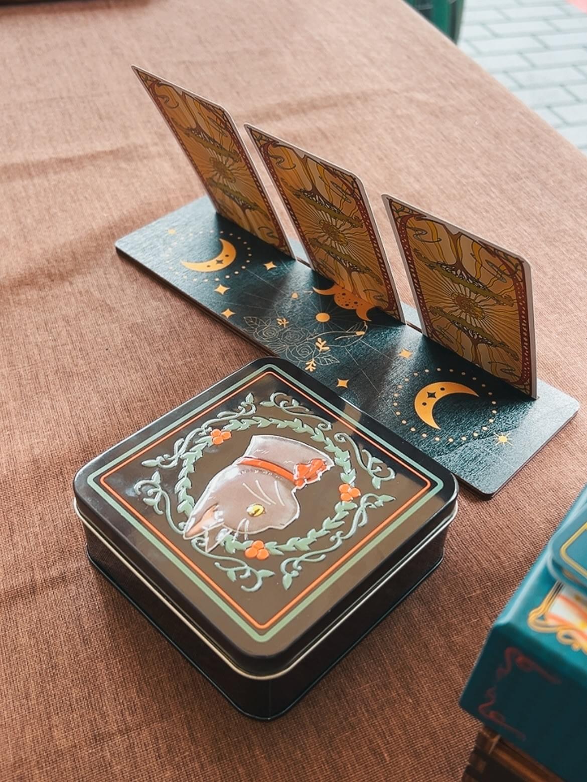 【市集回顧】從熱鬧裡遇見一張牌：「生活靈感占卜」初體驗｜回家-搖滾板橋夢｜板橋市集