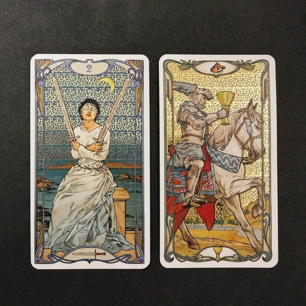 【每日塔羅】抽到寶劍二、聖杯騎士？找回心動的一刻｜雨露均占｜西洋牌卡骨董店｜塔羅｜雷諾曼｜占卜術