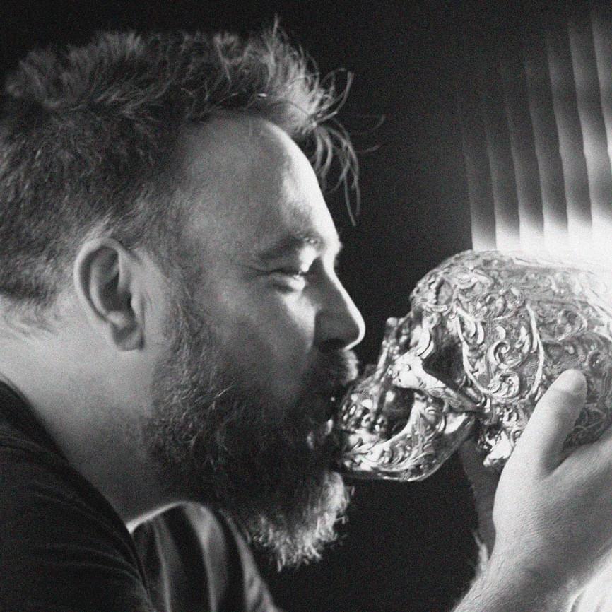 artiste contemporain Marcel Agagonès présenté par la galerie d'art Art Bunker Gallery