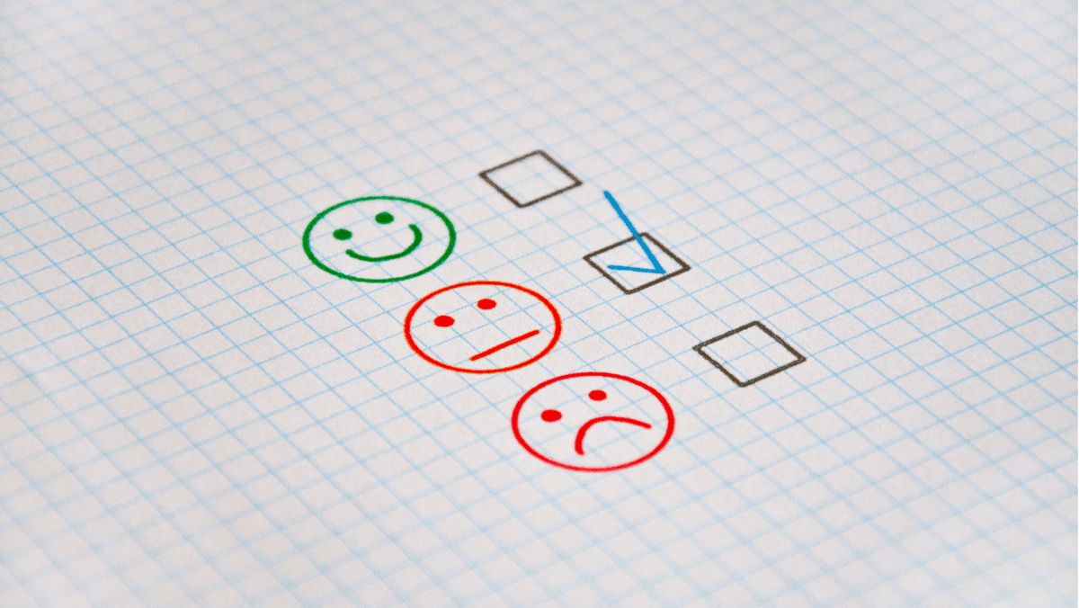 Comment répondre aux avis négatifs en ligne : Transformer un négatif en positif