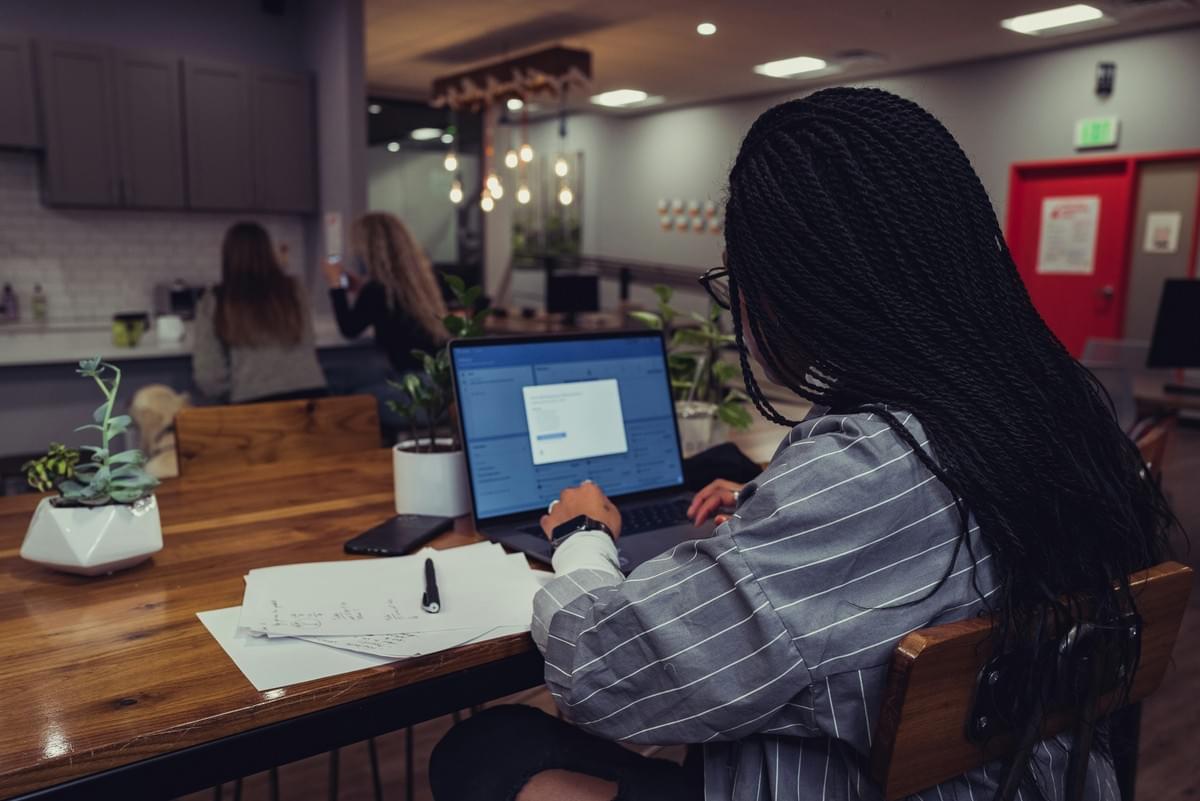 Chọn công cụ phát triển web phù hợp cho dự án của bạn