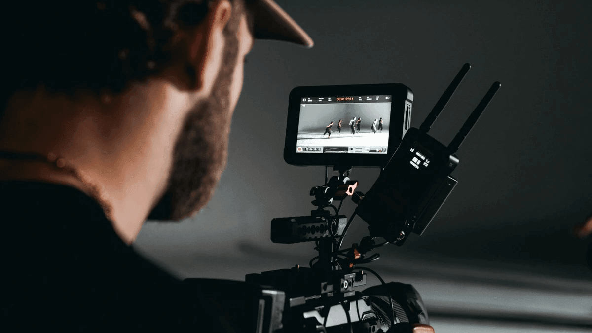 Cut, Design, Action: Xây Dựng Một Trang Web Videographer Nổi Bật