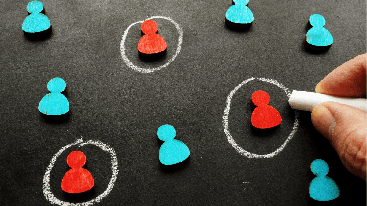 Construire votre tribu : Stratégies pour développer un public de blogue de niche qui engage