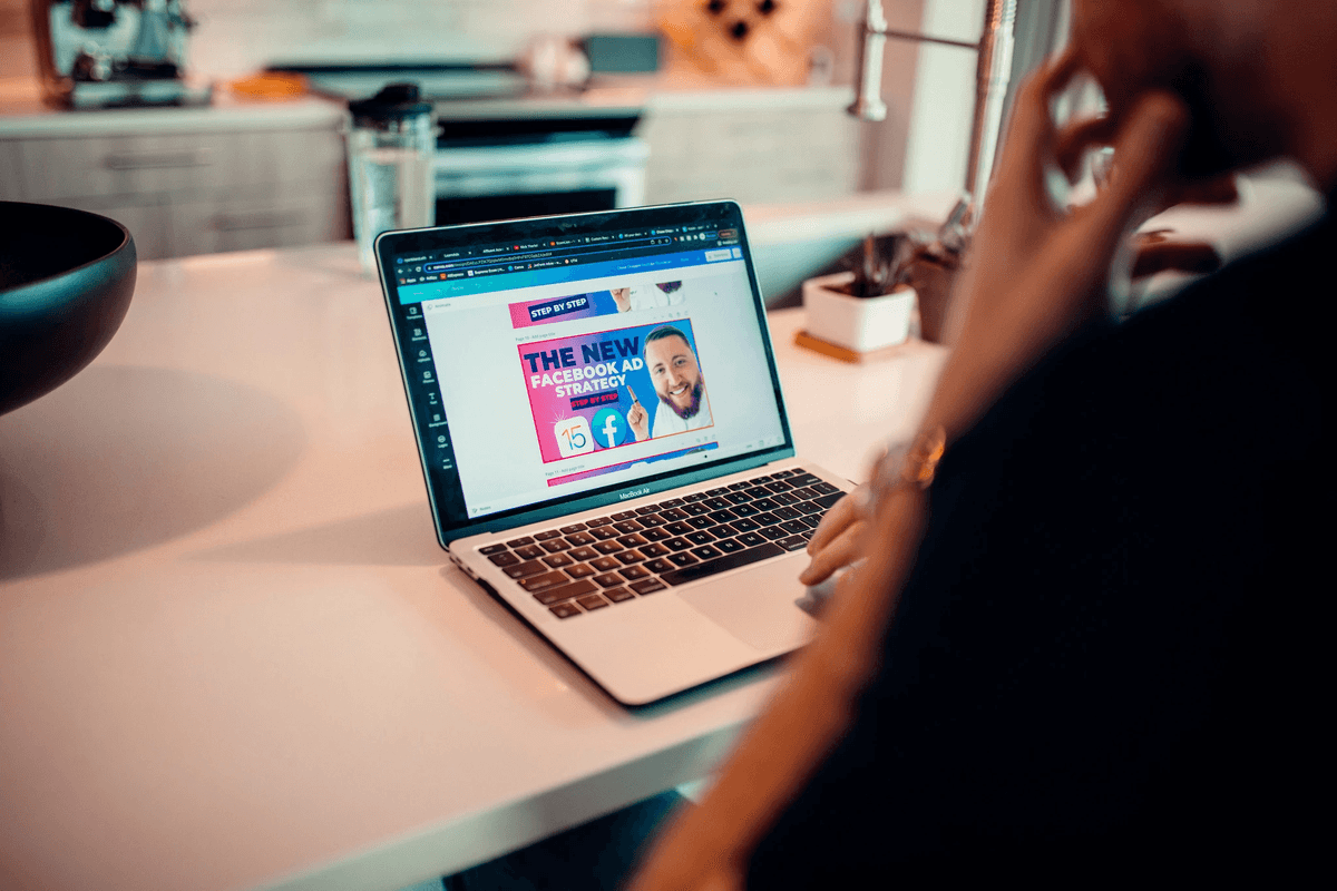 Publicité en ligne abordable pour les services de sites web : Commencez avec des annonces en ligne à petit budget