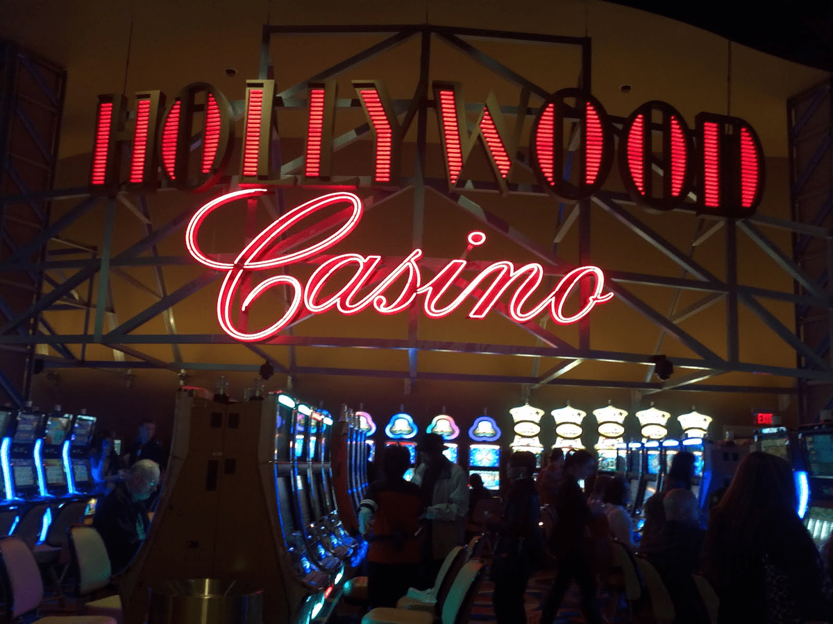 Entertainment tonight hollywood casino columbus ohio