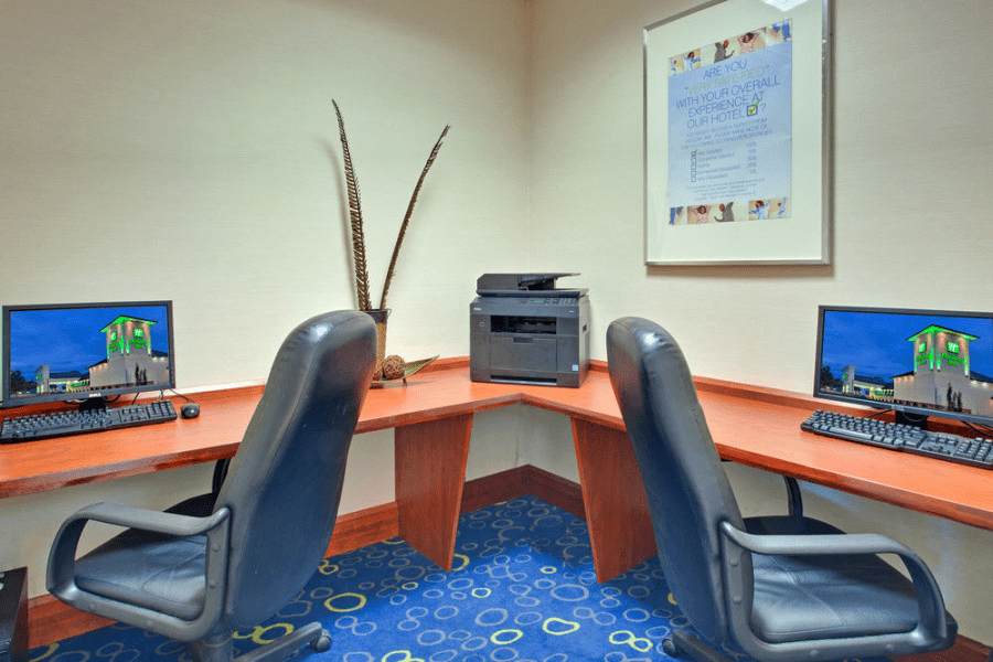 Elbow river casino table hours