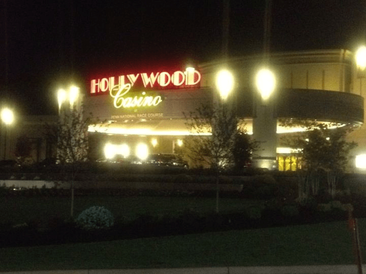 Hollywood casino penn national hotel