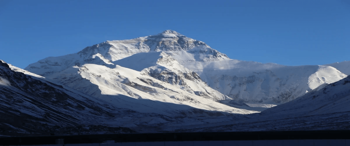 この記事では、2026年最新のチベット観光政策、入蔵函（入域許可）、チベットツアーの手配方法、高原対策、現地での注意点を日本語でわかりやすく解説します