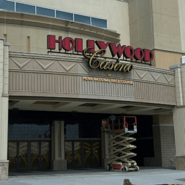 Hollywood casino live racing penn national