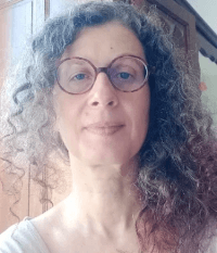 Mila Menjard - Professeure de Yoga-Nidra et Sophrothérapeute atypique