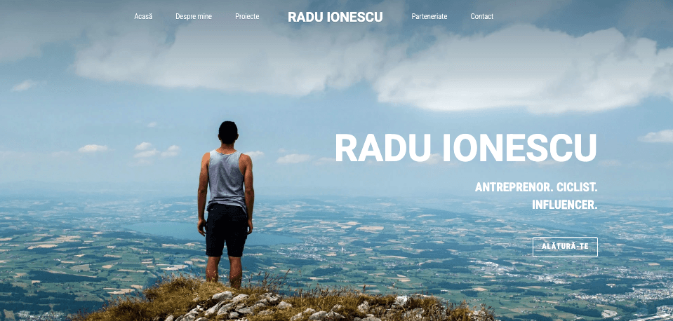 Șablon luminos de la Strikingly