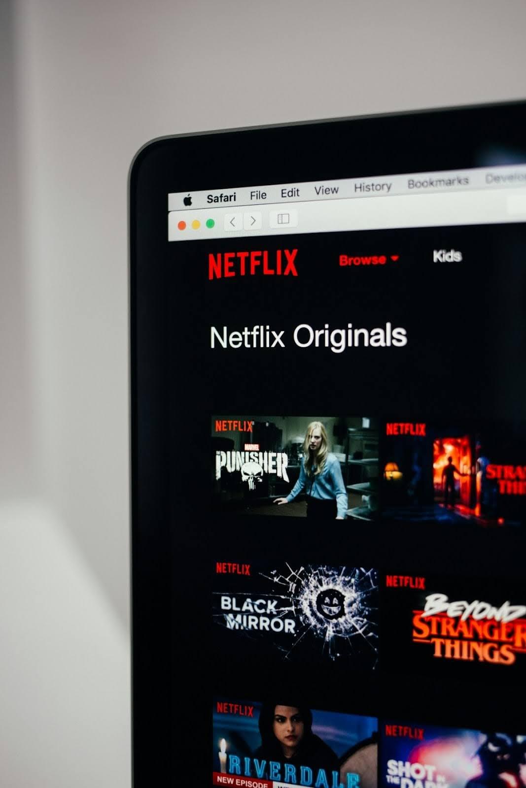Esimerkkejä aloitussivuista – Netflixin houkutteleva ilmainen kokeilutarjous