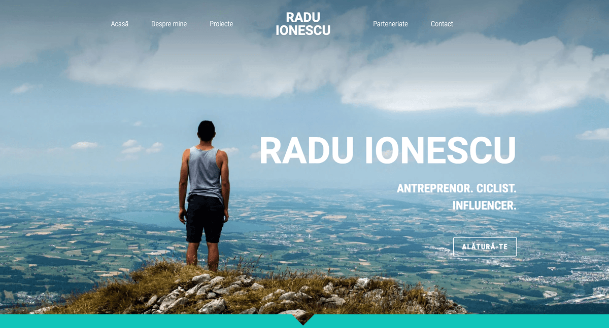 Șablonul Bright de la Strikingly