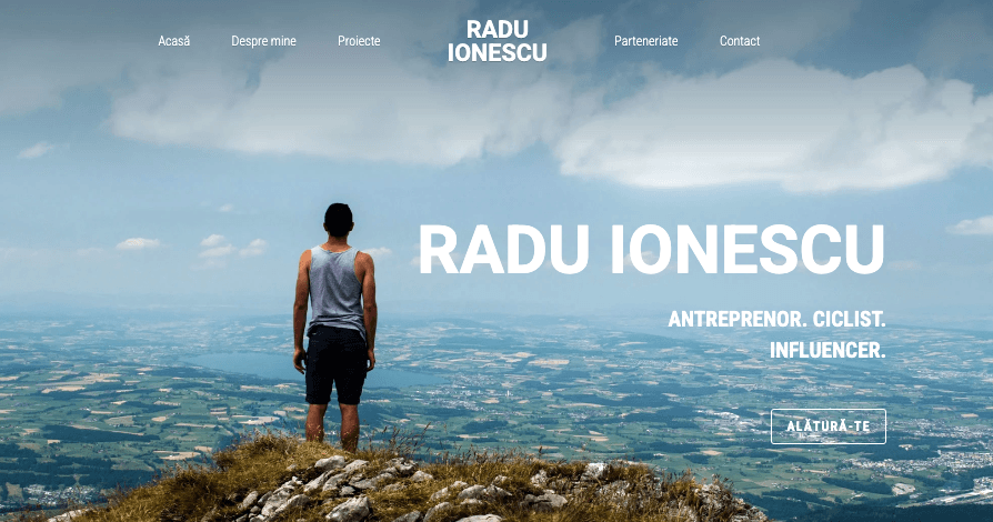 Șablon luminos de la Strikingly