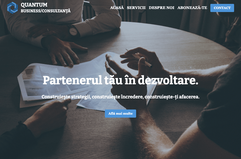 Quantum Business Template de la Strikingly