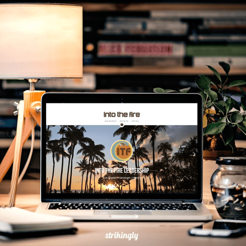 Design de site-uri de la Strikingly