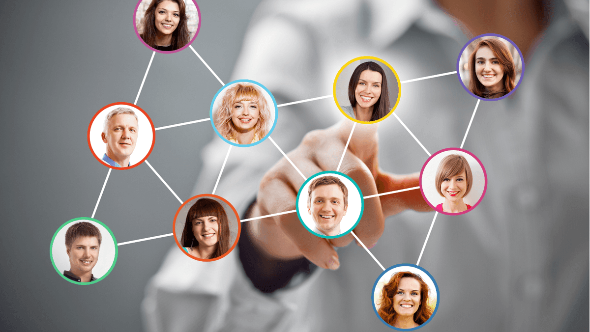 De la strângeri de mână la acorduri: drumul rapid către succesul în networking de afaceri