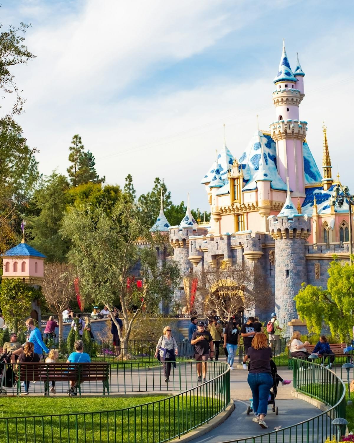  Disney