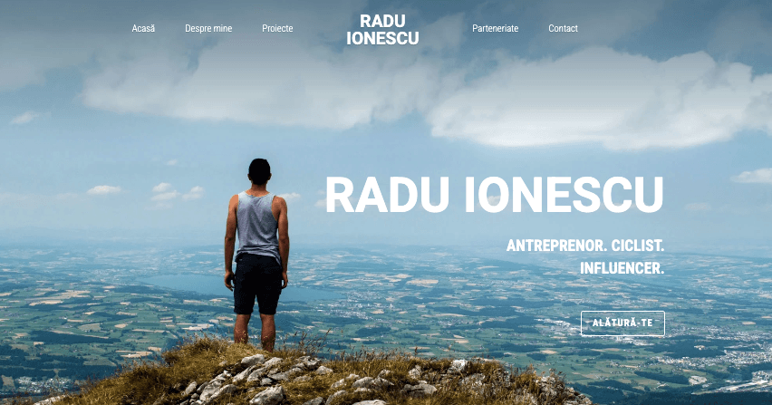 Șablon strălucitor de la Strikingly