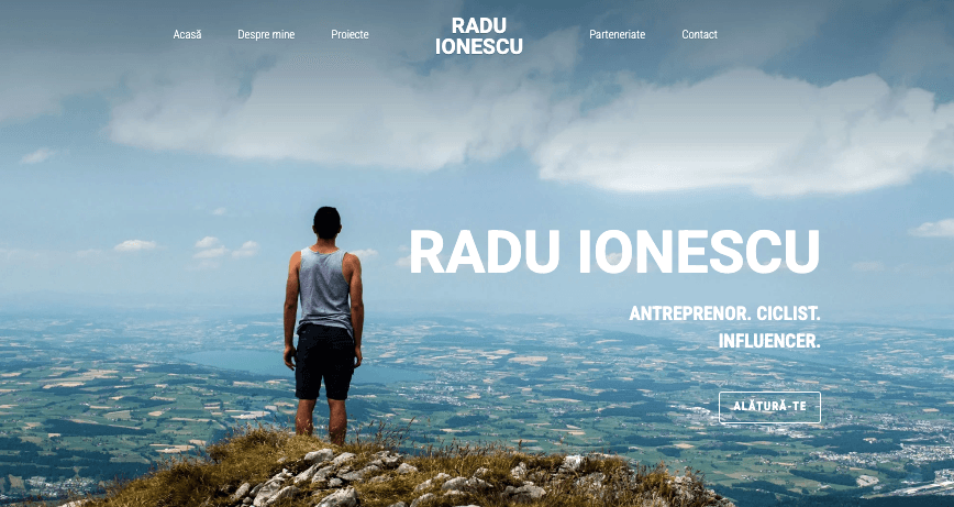 Șablon Bright de la Strikingly