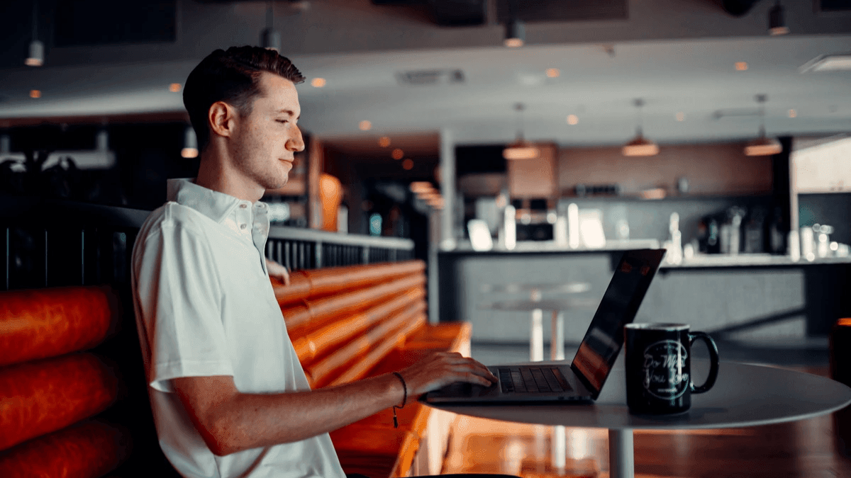 تصفح، انقر، اغزو: فن الفوضى في التسويق عبر الإنترنت