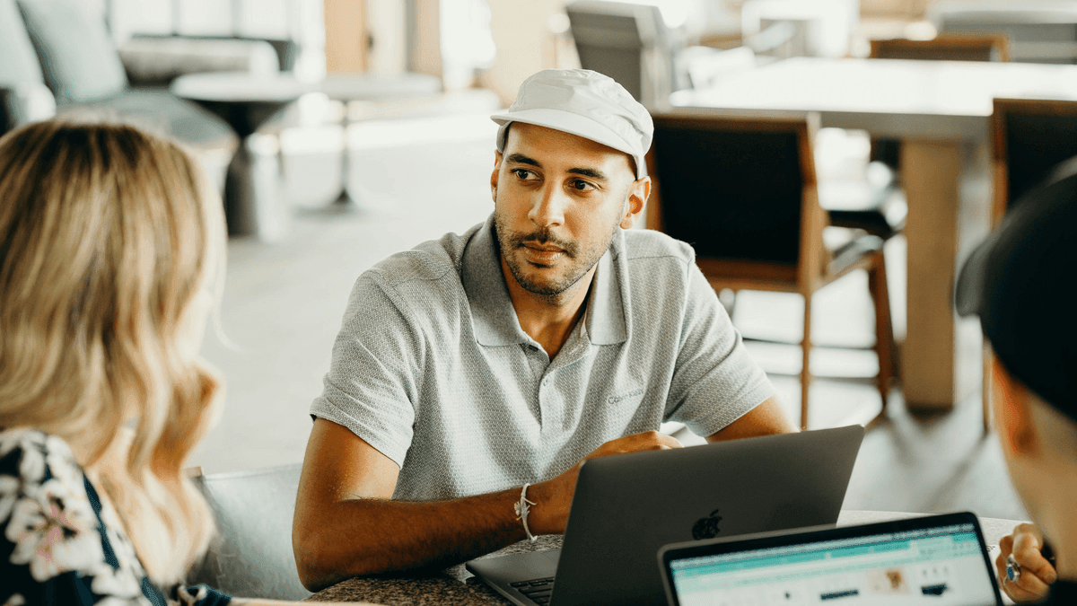 Începe-ți călătoria în marketingul online cu site-urile web Strikingly